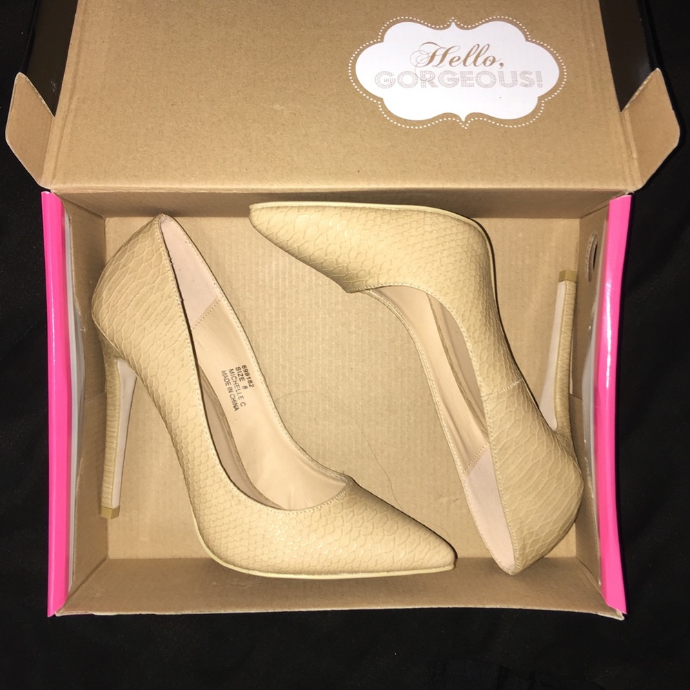 Tan Snake Skin Patterned Pumps